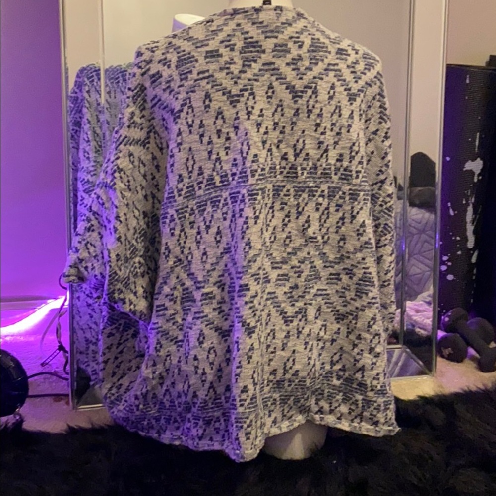 Sweater - Picture 3 of 4